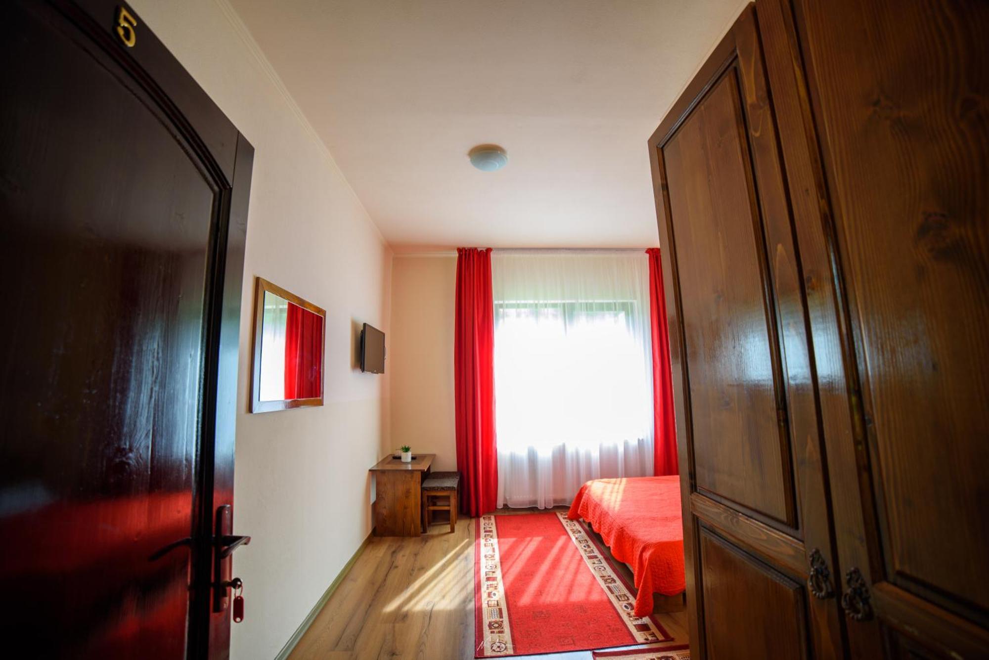 הוילה אריסני Casa Alina מראה חיצוני תמונה